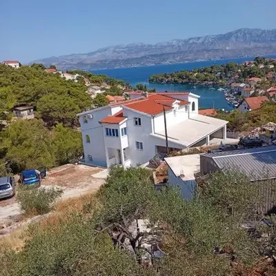 Apartments with parking space Splitska