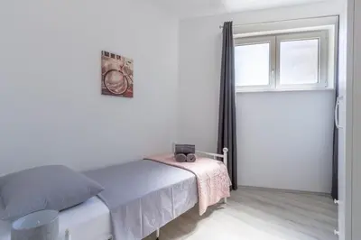 Krevet ili kreveti u jedinici u objektu Bright & Modern 2BD apartment in Stobreč, Free Parking