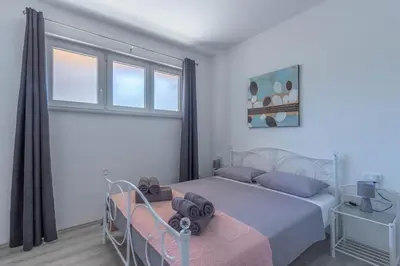 Krevet ili kreveti u jedinici u objektu Bright & Modern 2BD apartment in Stobreč, Free Parking