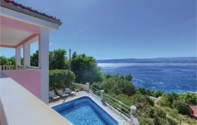 Bazen u objektu Holiday Home Lokva Rogoznica Ya-1961 ili u blizini
