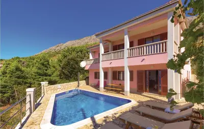 Bazen u objektu Holiday Home Lokva Rogoznica Ya-1961 ili u blizini