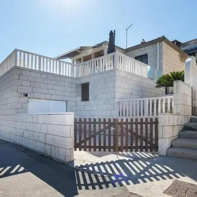 Seaside holiday house Puntinak
