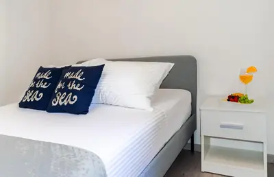 Krevet ili kreveti u jedinici u objektu Beachfront apartment Plaza