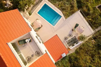 Bazen u objektu Villa Kiki ili u blizini