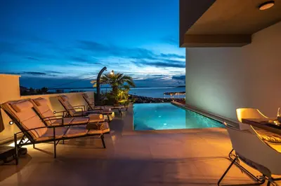Bazen u objektu Astonishing villa Blue Horizon w heated pool ili u blizini
