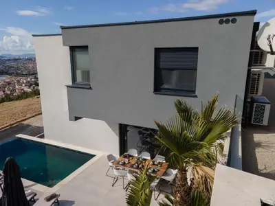 Bazen u objektu Astonishing villa Blue Horizon w heated pool ili u blizini