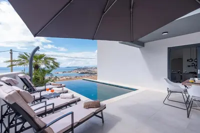 Bazen u objektu Astonishing villa Blue Horizon w heated pool ili u blizini