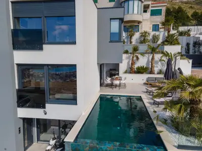 Bazen u objektu Astonishing villa Blue Horizon w heated pool ili u blizini