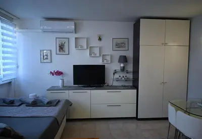 TV i/ili zabavni centar u objektu Omiš centar studio apartment