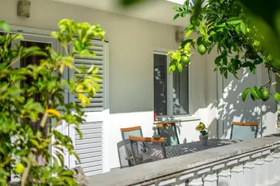Vrt u objektu Apartman Joskić nedaleko plaže