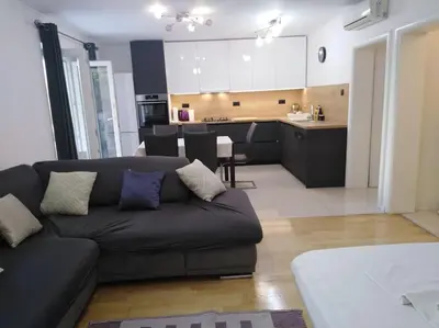 Kuhinja ili čajna kuhinja u objektu Apartman Joskić nedaleko plaže