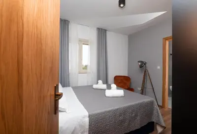 Krevet ili kreveti u jedinici u objektu APARTMENTS4YOU SUPETAR 5 - brand NEW luxury 2-BR - 200 meters from the beach - free parking - beautiful terrace