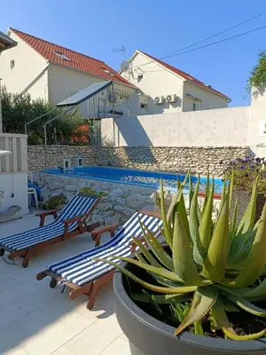 Bazen u objektu Agava Apartments ili u blizini