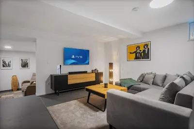 TV i/ili zabavni centar u objektu Villa Grey with 4 bedrooms, Heated pool, Sauna, Media room, Sea Views
