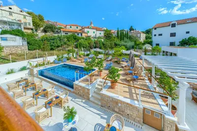 Bazen u objektu Hotel Brattia, Adults Only ili u blizini