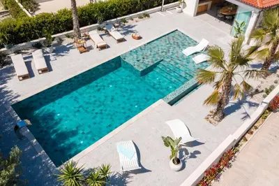 Bazen u objektu New Luxury Beach Villa ili u blizini