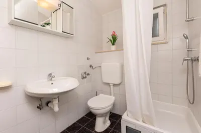 Kupaonica u objektu Apartments Villa Milas with pool