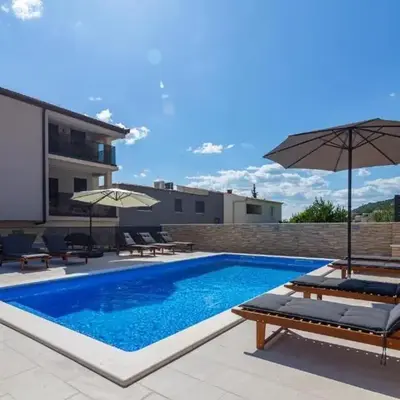 Apartments Villa Milas with pool