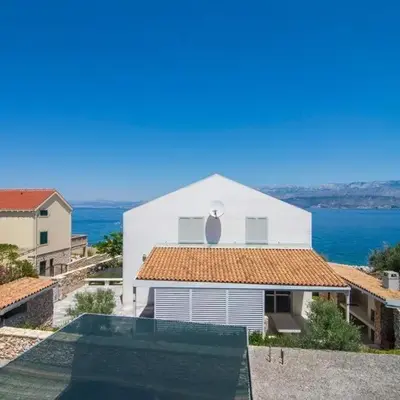 Apartments by the sea Splitska