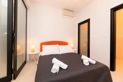 Krevet ili kreveti u jedinici u objektu VILLA PHILIPPA - luxurious five-room villa - idyllic location - first row to the sea - spectacular view of the sea bay - unforgettable sunsets - 15 minutes from Supetar ferry port - free parking - private heated pool