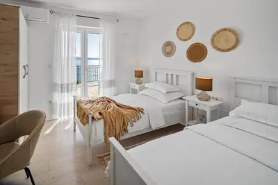 Krevet ili kreveti u jedinici u objektu VILLA B2B with heated pool and panoramic sea views