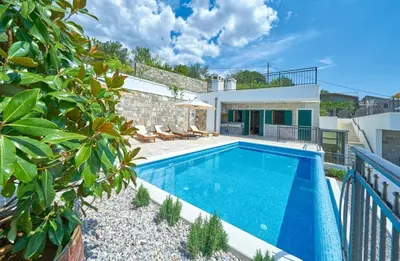 Bazen u objektu Exclusive Villa Amara, heated pool - sea view ili u blizini