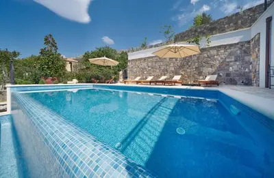 Bazen u objektu Exclusive Villa Amara, heated pool - sea view ili u blizini