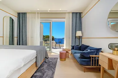 Krevet ili kreveti u jedinici u objektu Villa Crystalsea 1 infinity heatedpool in Hvar