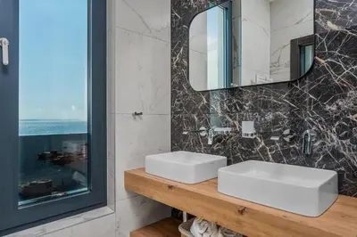 Kupaonica u objektu Luxury Omis Villa Sunset Paradise 5 Bedrooms Breathtaking Views