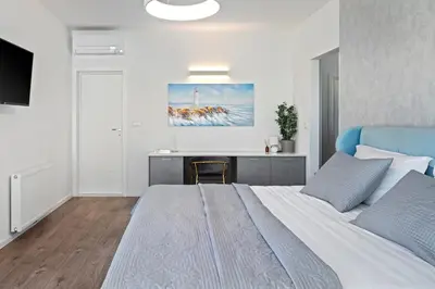 Krevet ili kreveti u jedinici u objektu Stylish 5-bedroom villa Aride with pool, sea views