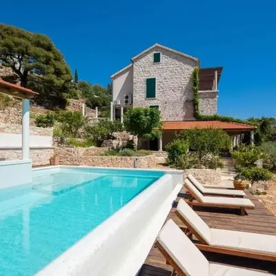 Holiday house with a swimming pool Sveta Nedilja