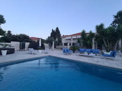 Bazen u objektu Villa Sarah ili u blizini