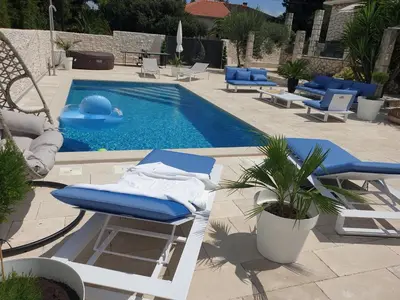 Bazen u objektu Villa Sarah ili u blizini