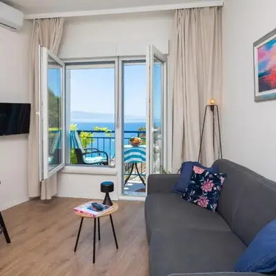 Caleta Seaview Suites II - Pool & Jacuzzi