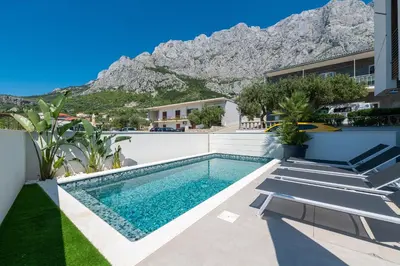 Pogled na planine ili pogled na planine iz vila