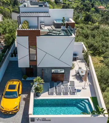 Bazen u objektu Villa Hillson ili u blizini