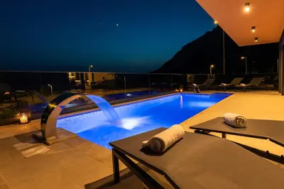 Bazen u objektu Luxury Villa Sirius ili u blizini