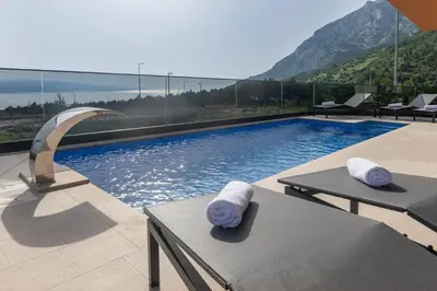 Pogled na planine ili pogled na planine iz vila