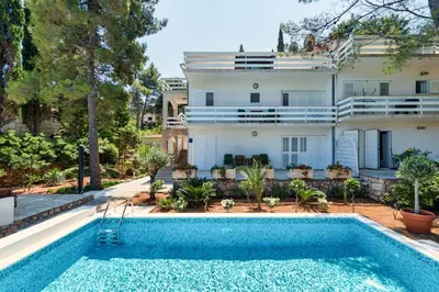 Bazen u objektu Apartments Tamar ili u blizini