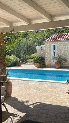 Bazen u objektu House with pool Garden ili u blizini