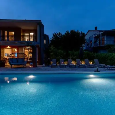 House with pool Garden