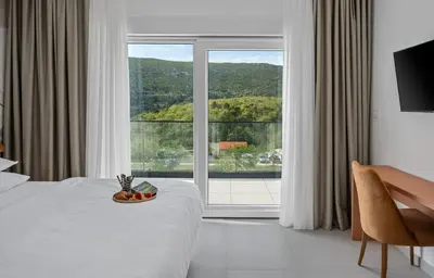 Krevet ili kreveti u jedinici u objektu Villa Carmen with 5 en-suite bedrooms, 48 sqm pool, 8km from sea