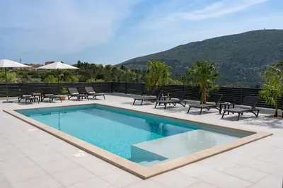 Pogled na planine ili pogled na planine iz vila