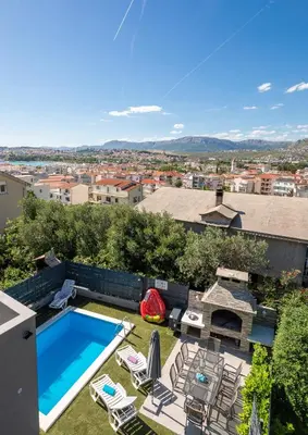 Bazen u objektu Melody Suites - 2 Apartments Rented Together as 1 Unit - Private Heated Pool ili u blizini