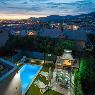 Melody Suites - 2 Apartments Rented Together as 1 Unit - Private Heated Pool