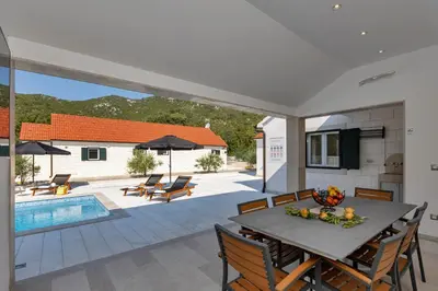 Bazen u objektu Villa Smokva and Višnja - Resort Moja Stina ili u blizini