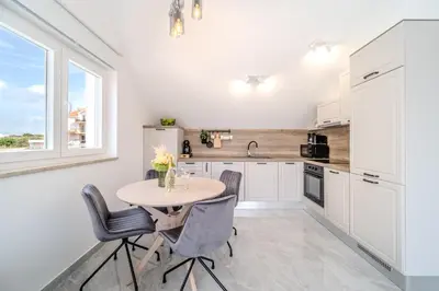 Kuhinja ili čajna kuhinja u objektu Apartmani Indigo