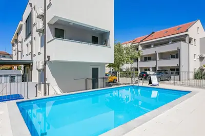 Tlocrt objekta Apartments with a swimming pool Podstrana, Split - 22897