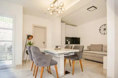 TV i/ili zabavni centar u objektu Apartment Kala Two bedroom- with Terrace
