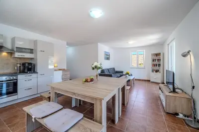 Kuhinja ili čajna kuhinja u objektu Villa Dupin Oceanfront